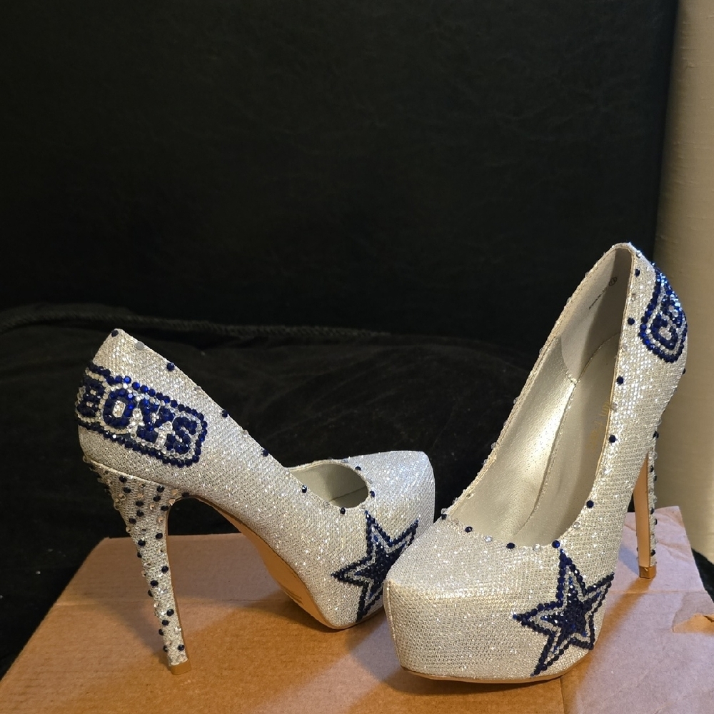Dream Pairs Silver and Blue Heels - Picture 3 of 12